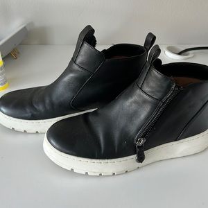 Vionic abyss Brinkley platform zip up bootie